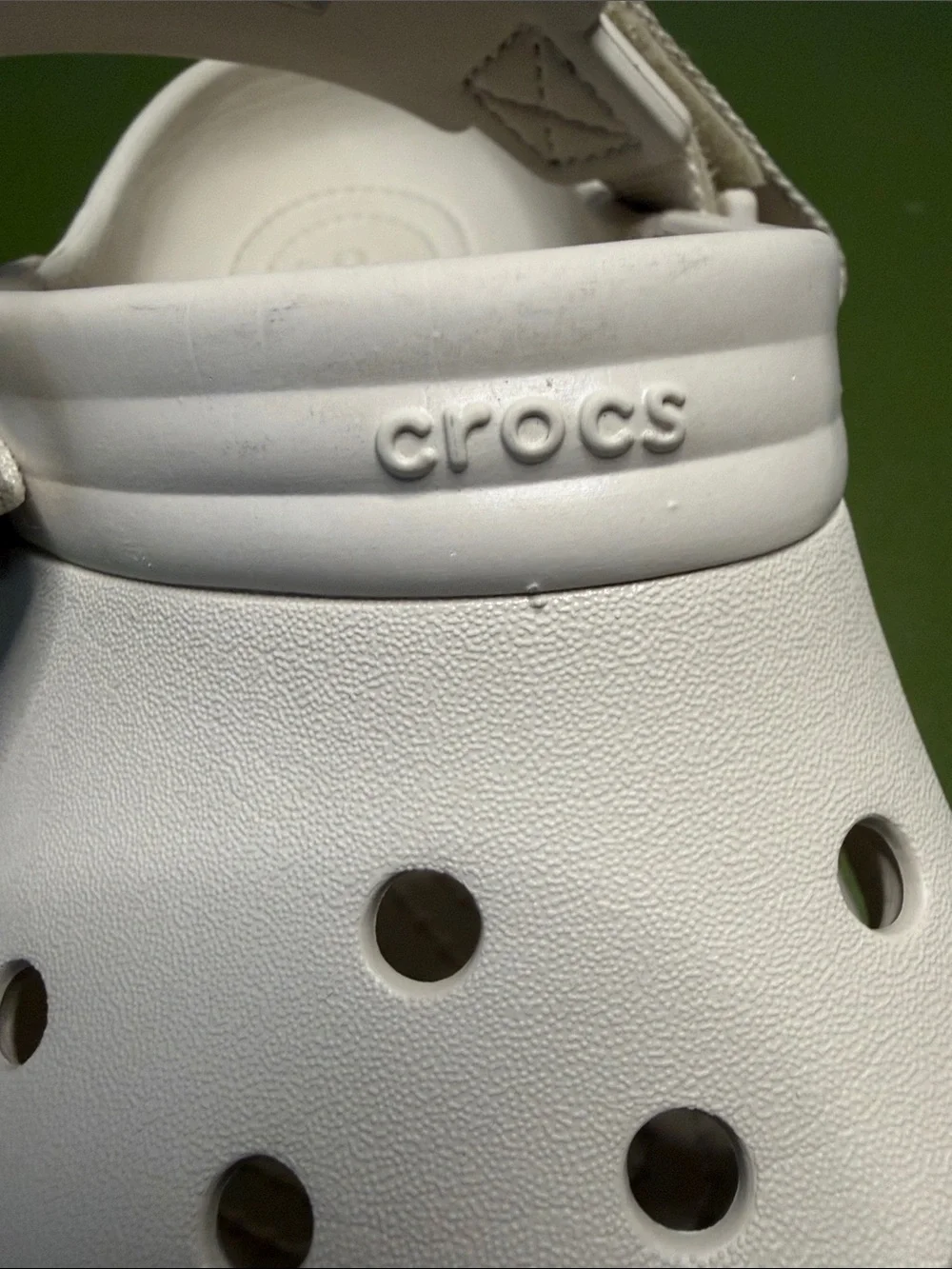 CROCS Unisex Classic Clog Sandal - Cream M/7 W/9